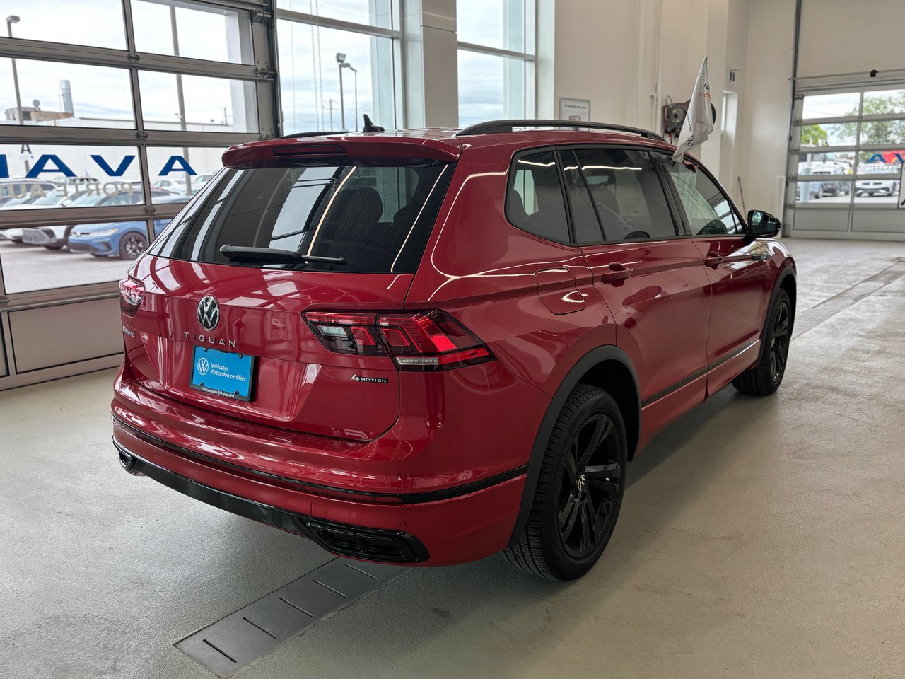 Volkswagen Tiguan COMFORTLINE R-LINE ÉDITION NOIRE 2024 PRESQUE NEUF AU PRIX D'UN USAGÉ