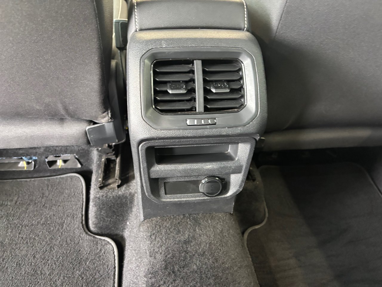 Volkswagen Tiguan Trendline 4MOTION CARPLAY SIÈGES CHAUFFANT 2024 A PARTIR DE 4.69%