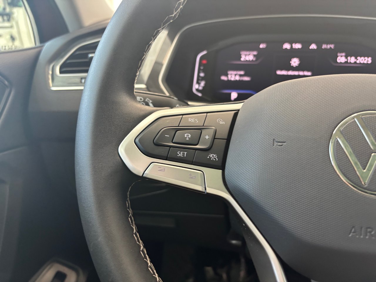 Volkswagen Tiguan Comfortline TOIT PANO SIEGES CHAUFFANT DÉMARREUR 2024 A PARTIR DE 4.39%