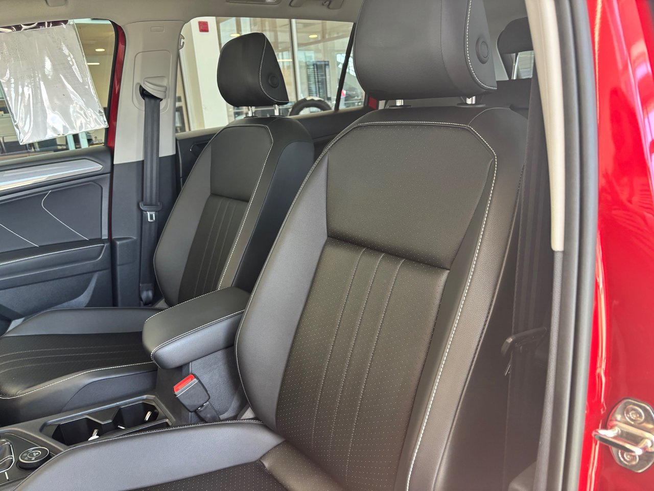 Volkswagen Tiguan Comfortline TOIT PANO SIEGES CHAUFFANT DÉMARREUR 2024 A PARTIR DE 4.39%