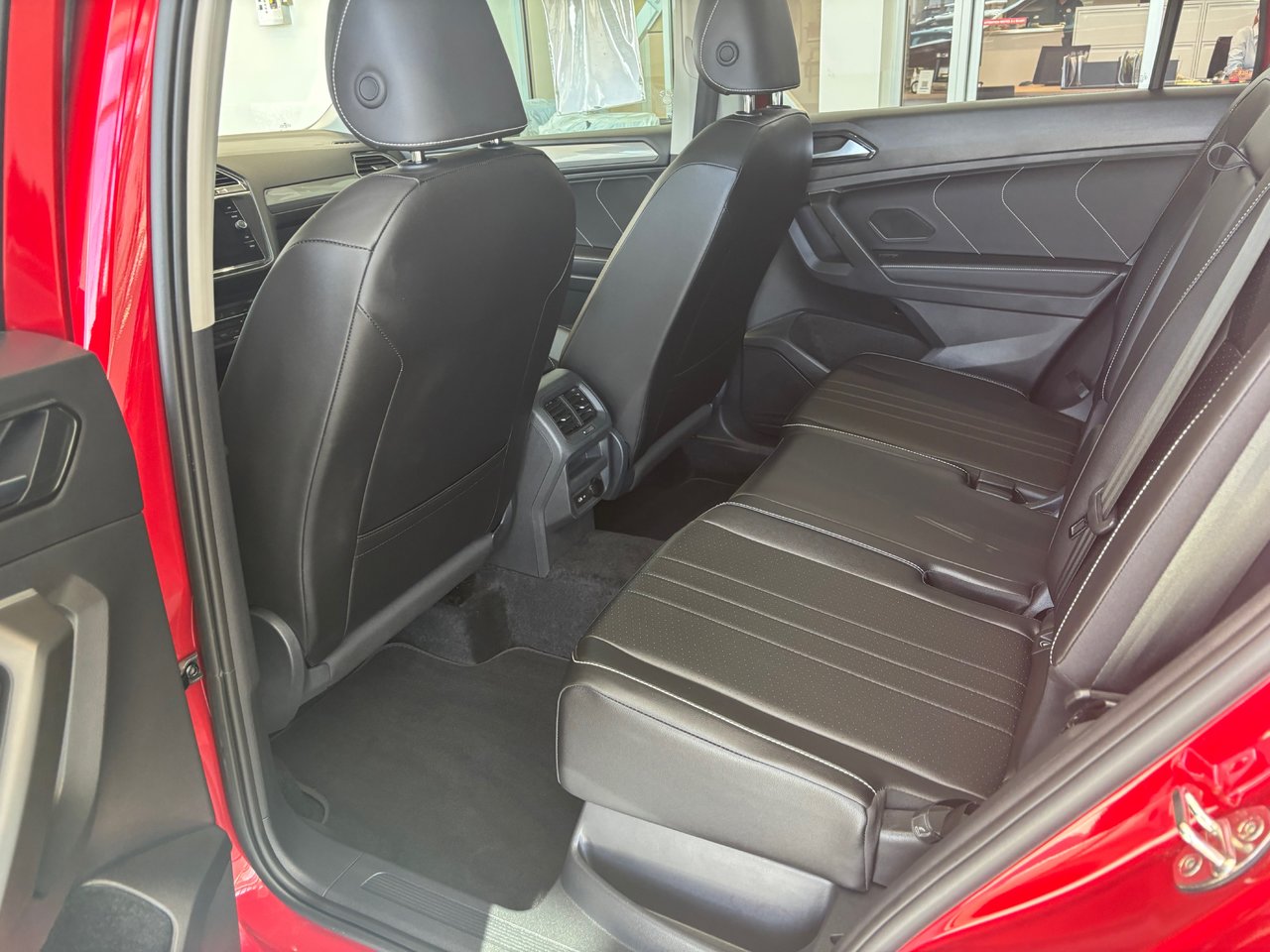 Volkswagen Tiguan Comfortline TOIT PANO SIEGES CHAUFFANT DÉMARREUR 2024 A PARTIR DE 4.39%
