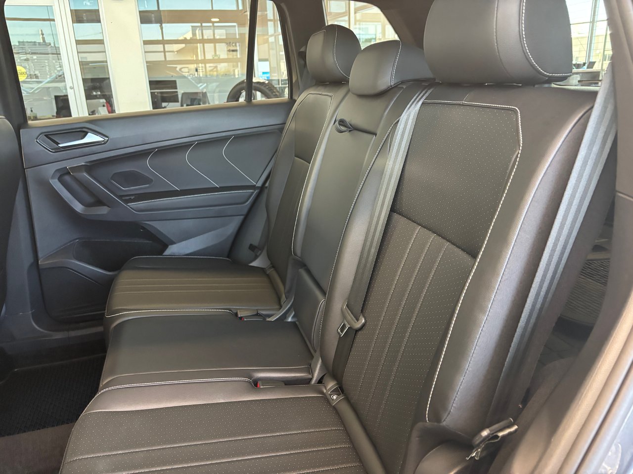 Volkswagen Tiguan Comfortline R-Line Black Edition TOIT PANO 2024 A PARTIR DE 4.39%