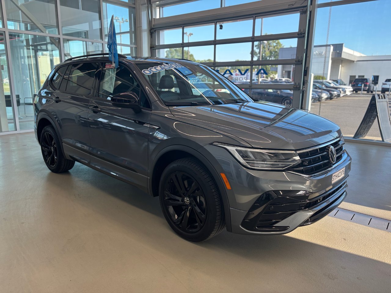 Volkswagen Tiguan Comfortline R-Line Black Edition TOIT PANO 2024 A PARTIR DE 4.39%