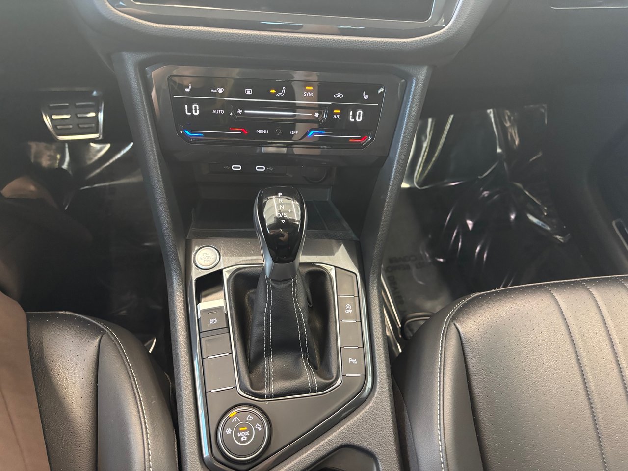 Volkswagen Tiguan Comfortline R-Line Black Edition TOIT PANO 2024 A PARTIR DE 4.39%