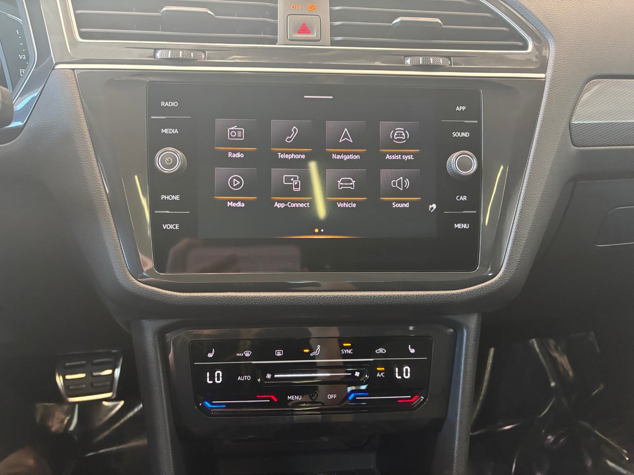 Volkswagen Tiguan Comfortline R-Line Black Edition TOIT PANO 2024 A PARTIR DE 4.39%