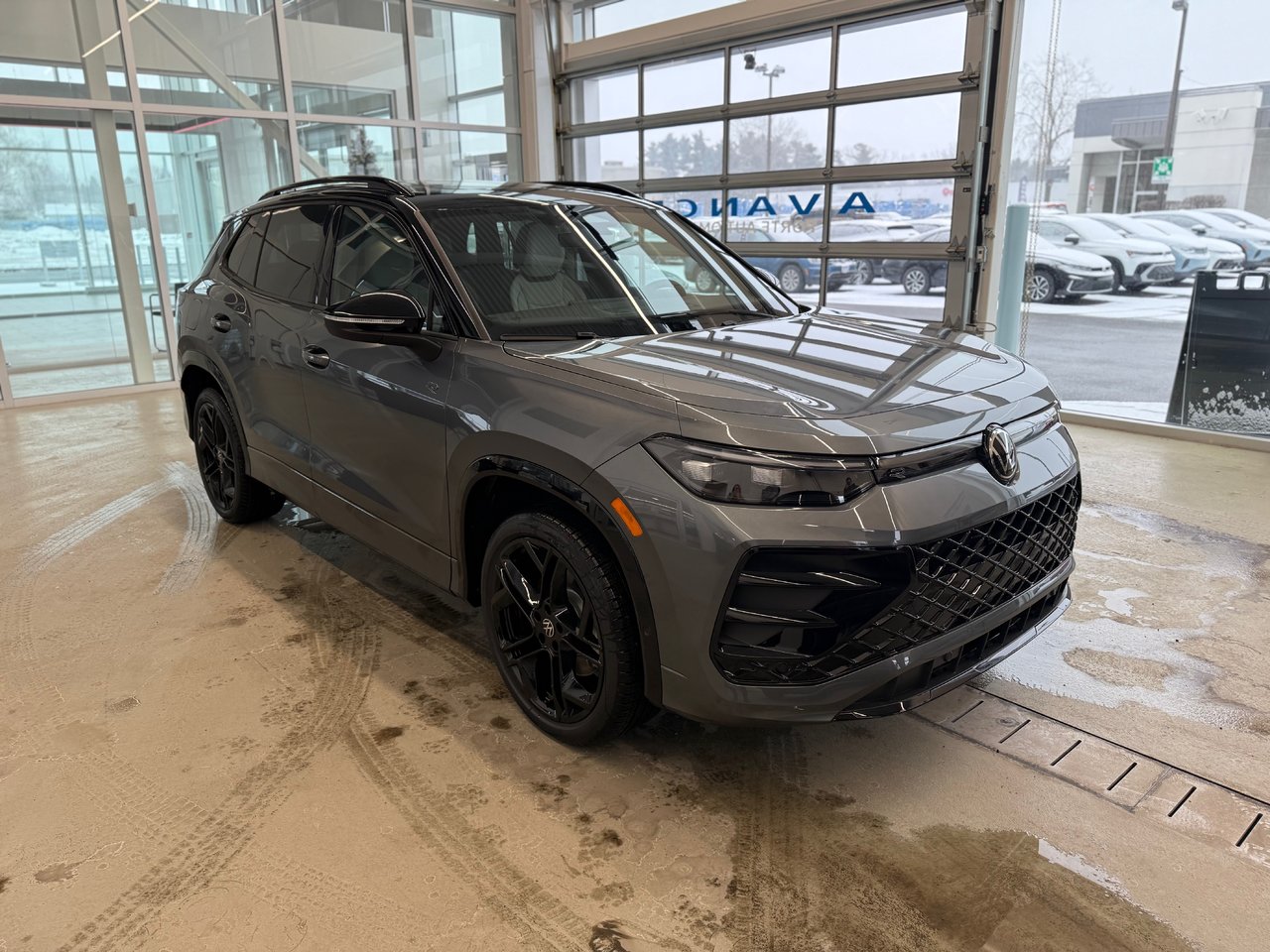 2026 Volkswagen Tiguan Comfortline R-Line Black Edition DEMO SPECIAL