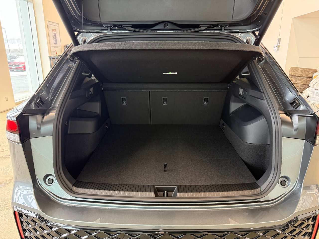 2026 Volkswagen Tiguan Comfortline R-Line Black Edition DEMO SPECIAL