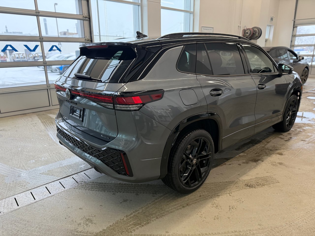 2026 Volkswagen Tiguan Comfortline R-Line Black Edition DEMO SPECIAL