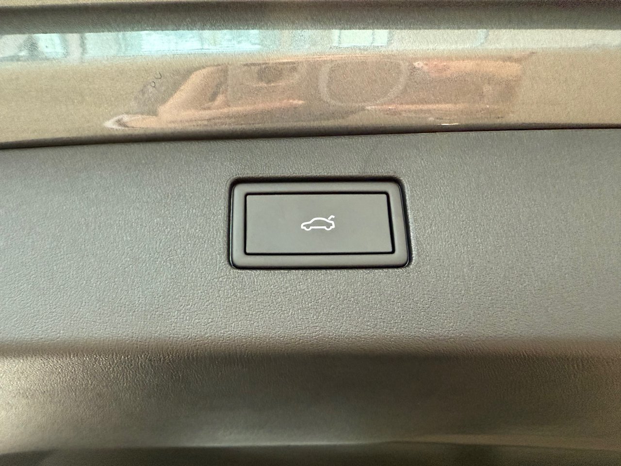 2026 Volkswagen Tiguan Comfortline R-Line Black Edition DEMO SPECIAL