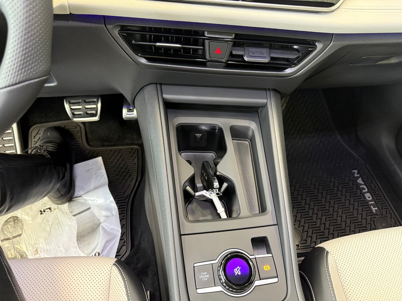 2026 Volkswagen Tiguan Comfortline R-Line Black Edition DEMO SPECIAL