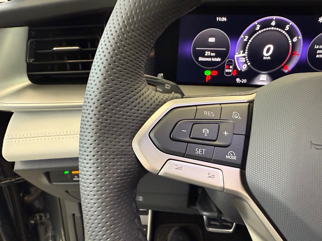 2026 Volkswagen Tiguan Comfortline R-Line Black Edition DEMO SPECIAL