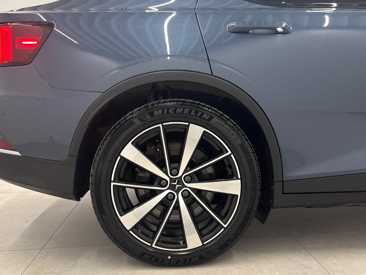 2022 Polestar 2 BASE-6