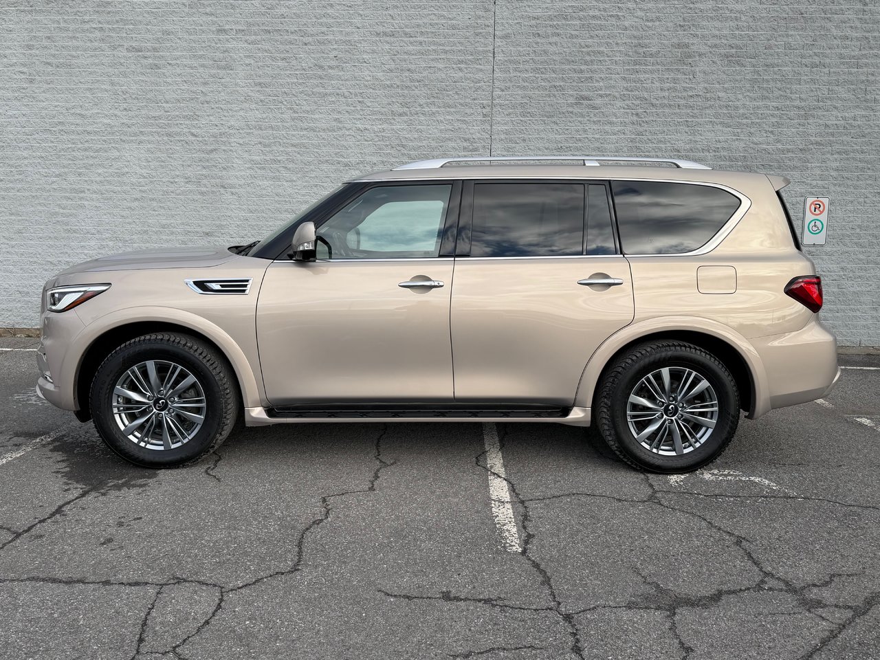 2022 INFINITI QX80