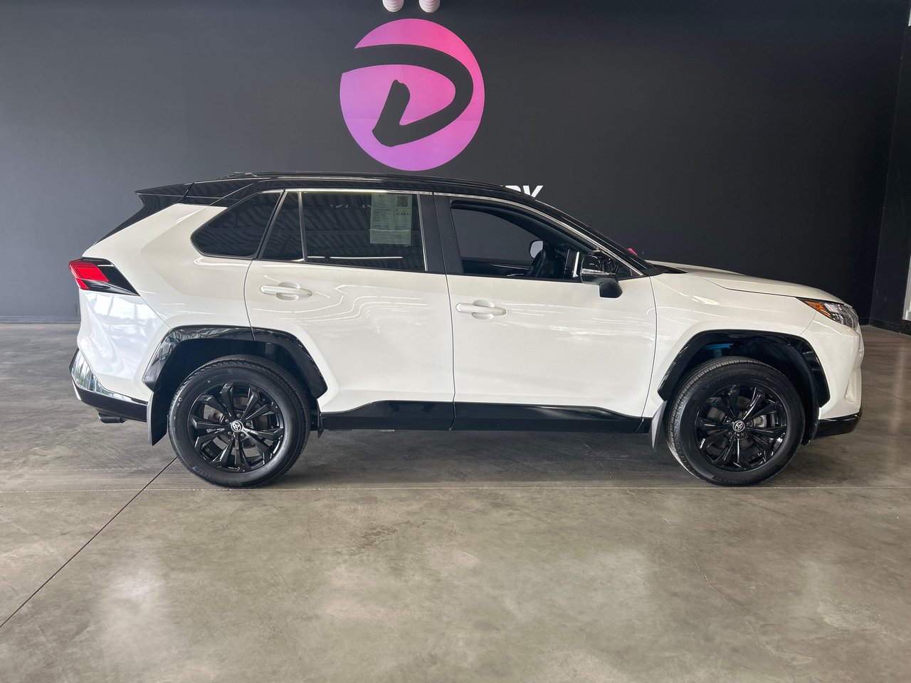 White 2022 Toyota RAV4 Hybrid SUV / Crossover Automatic