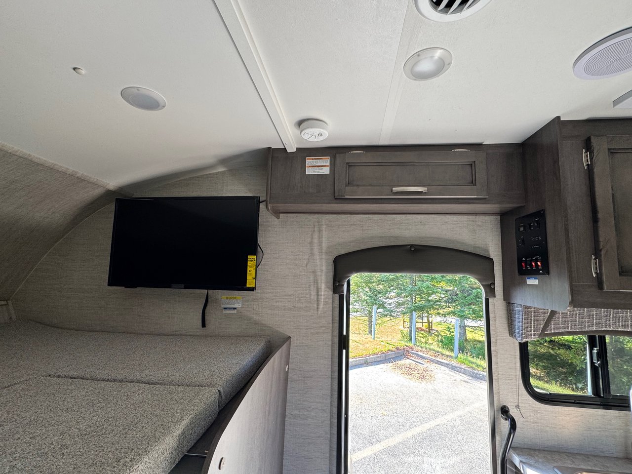 Chevrolet Express Commercial Cutaway CLASSE C JAYCO REDHAWK SE 22C 2022-23