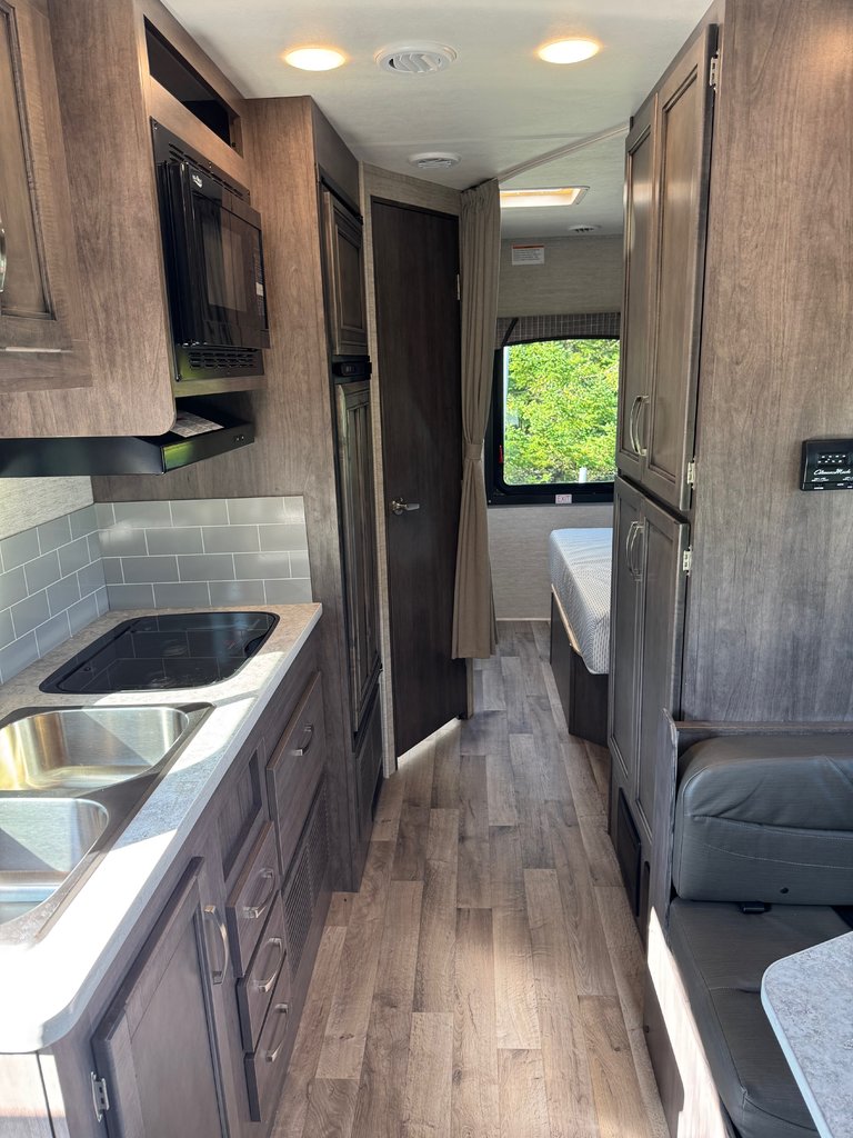 Chevrolet Express Commercial Cutaway CLASSE C JAYCO REDHAWK SE 22C 2022-26