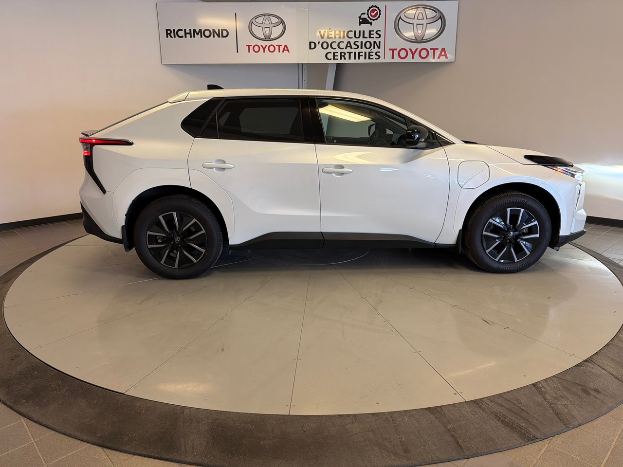 2026 Toyota bZ XLE FWD *DÉMONSTRATEUR*-9