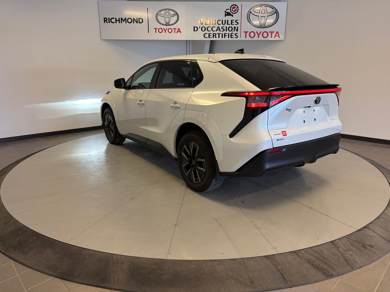 2026 Toyota bZ XLE FWD *DÉMONSTRATEUR*-5