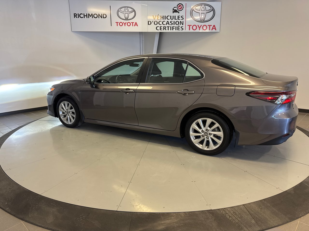 2023 Toyota Camry Hybrid LE *TRÈS BEAU VÉHICULE*-4