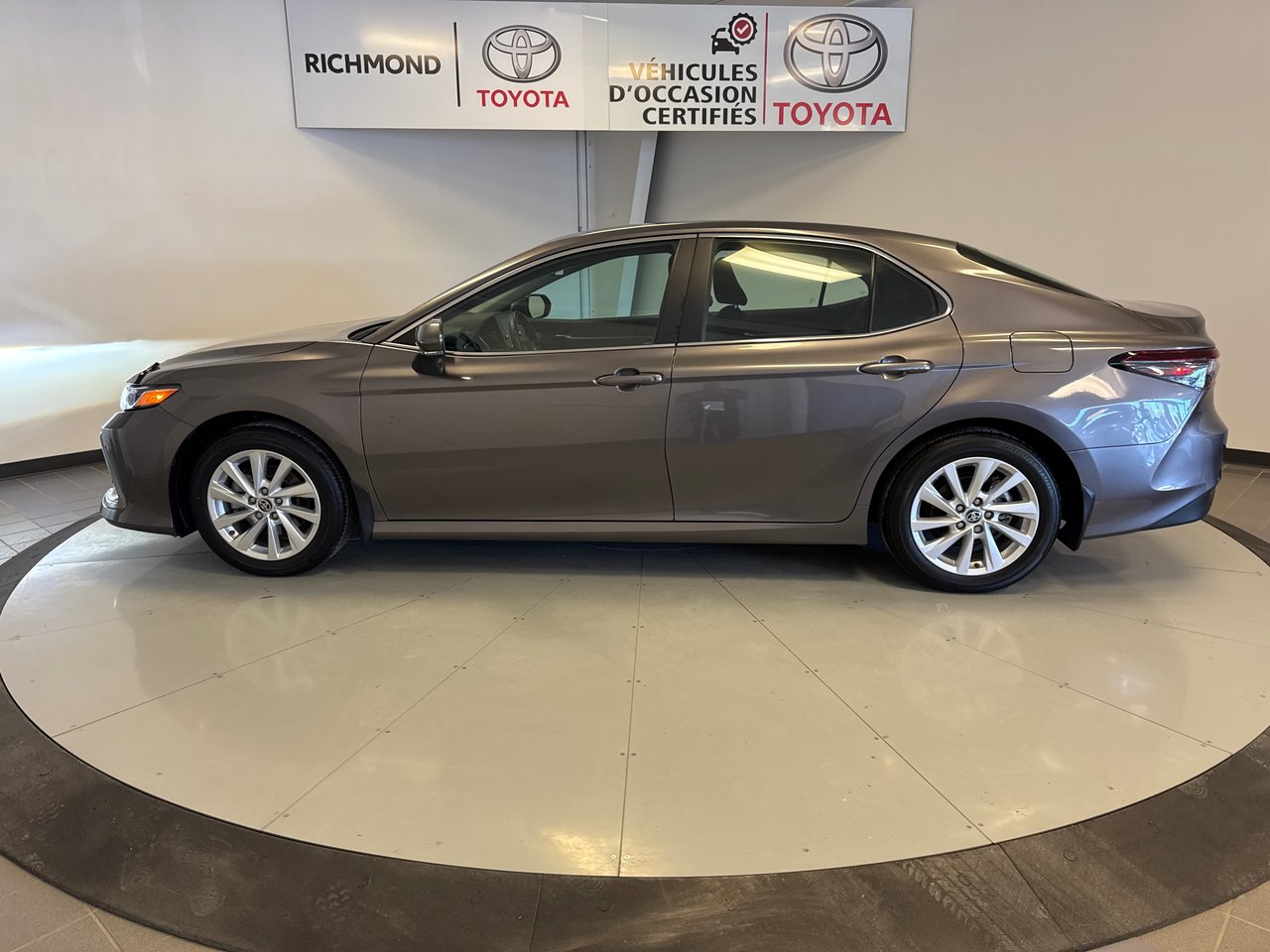 2023 Toyota Camry Hybrid LE *TRÈS BEAU VÉHICULE*-3