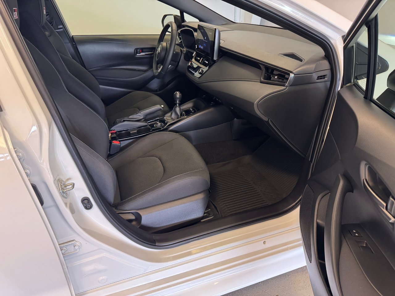 Toyota GR Corolla STANDARD PACKAGE 2024-17