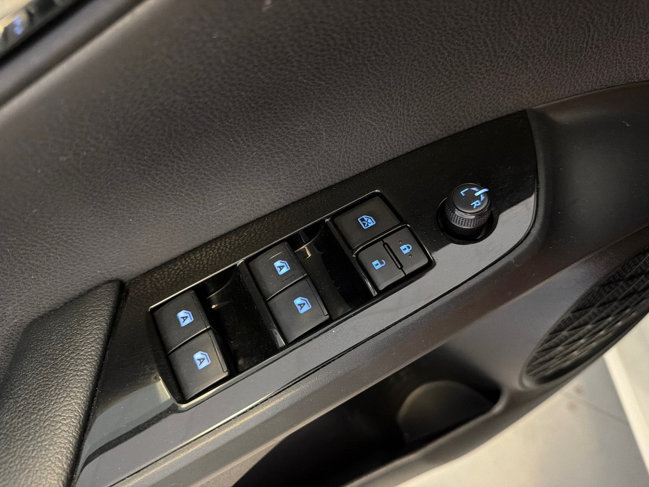 2017 Toyota Prius Prime-31