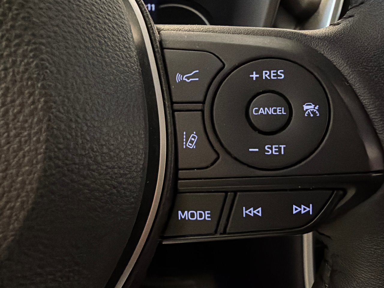 2023 Toyota RAV4 Hybrid XLE-31