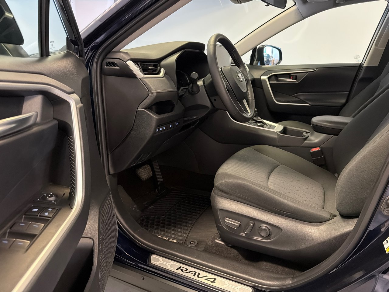 2023 Toyota RAV4 Hybrid XLE-16