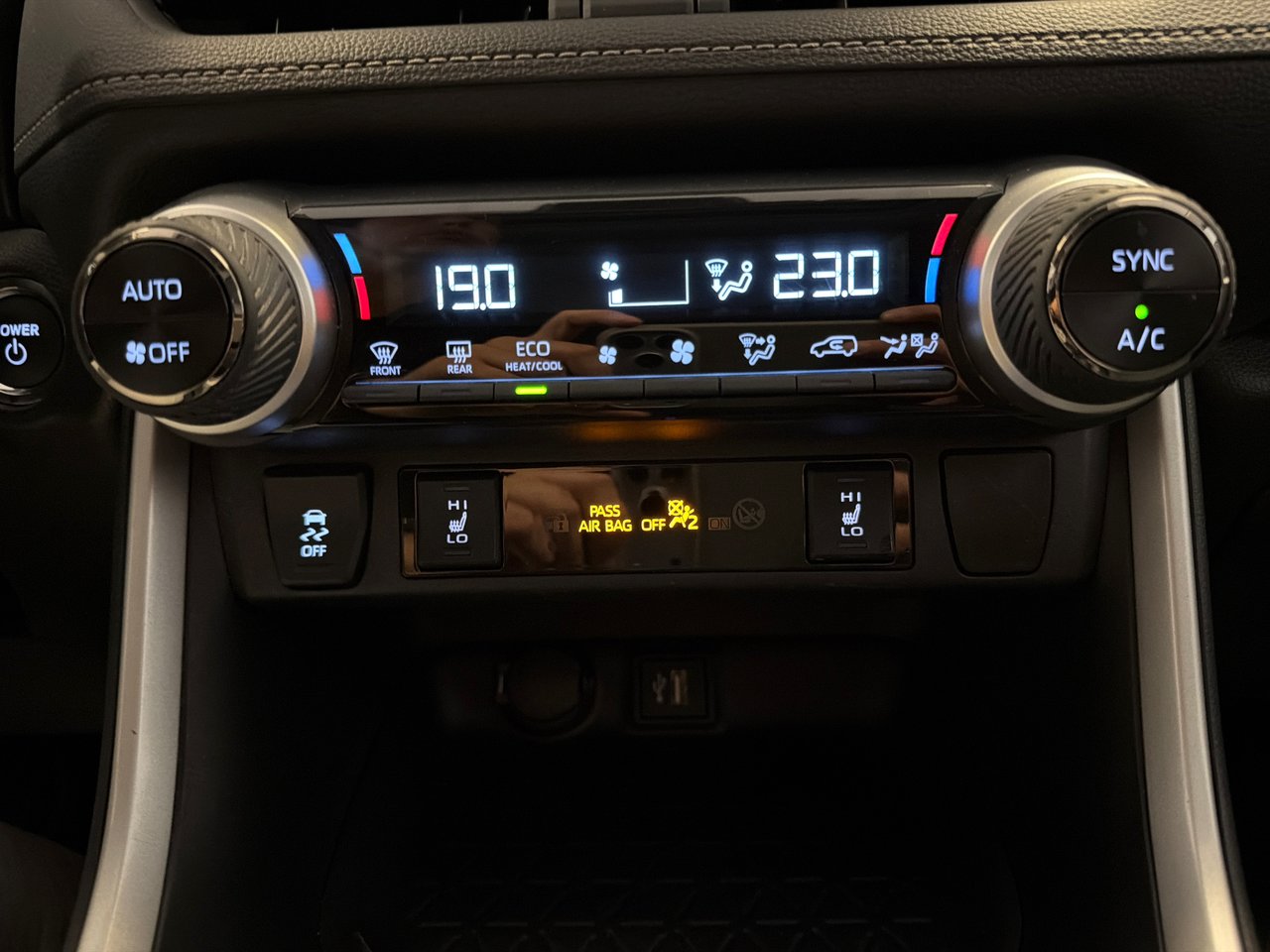 2023 Toyota RAV4 Hybrid XLE-29