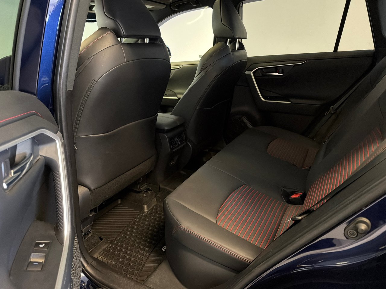 Toyota RAV4 Plug-in Hybrid XSE AWD 2023-17