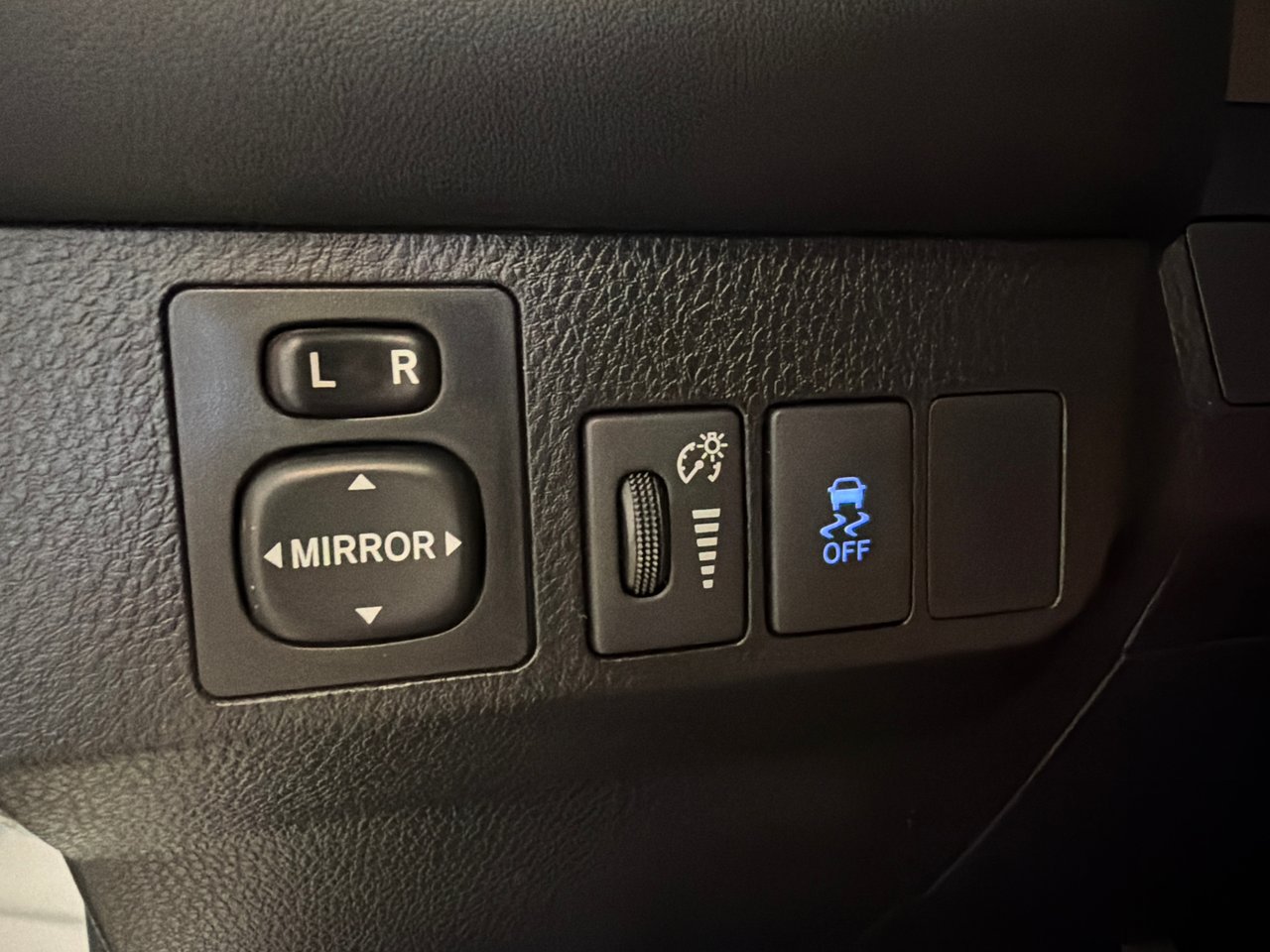 2014 Toyota RAV4 XLE-29