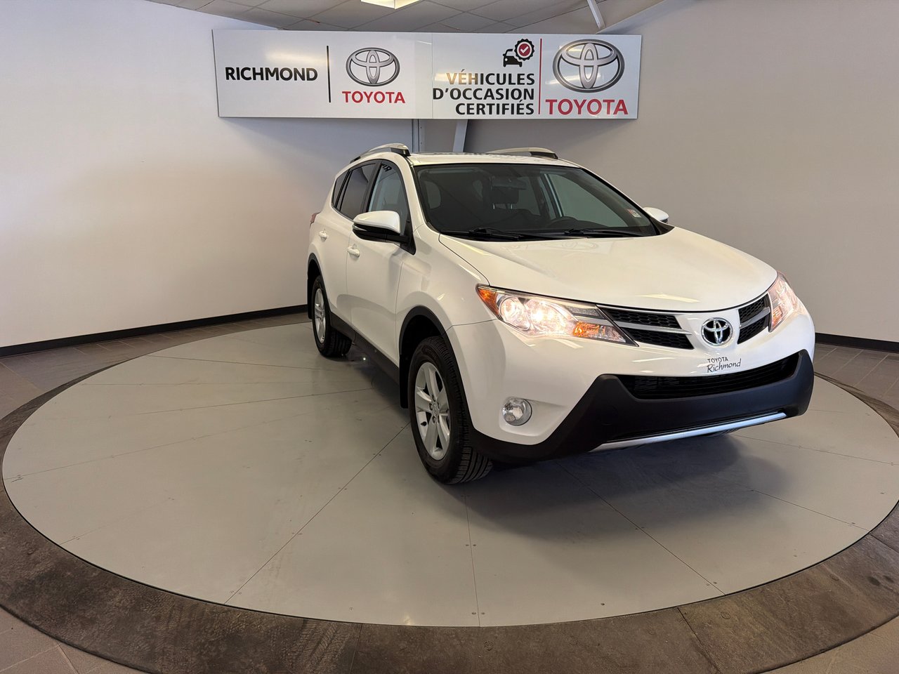 2014 Toyota RAV4 XLE-11