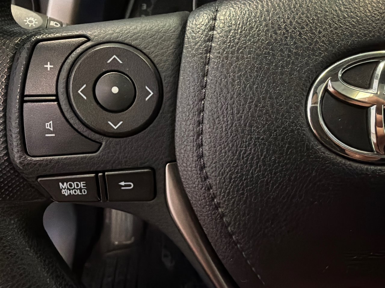 2014 Toyota RAV4 XLE-28
