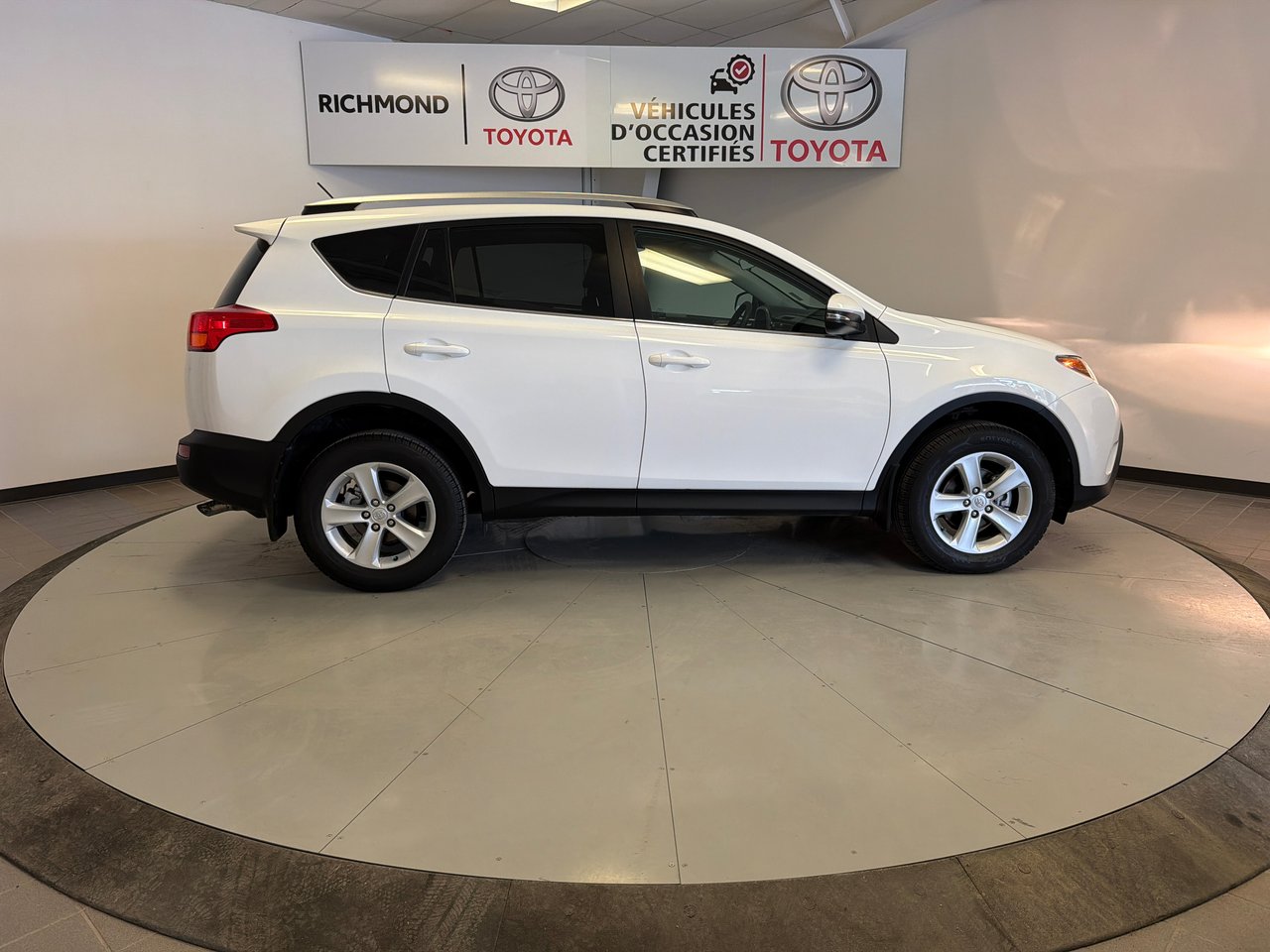 2014 Toyota RAV4 XLE-9