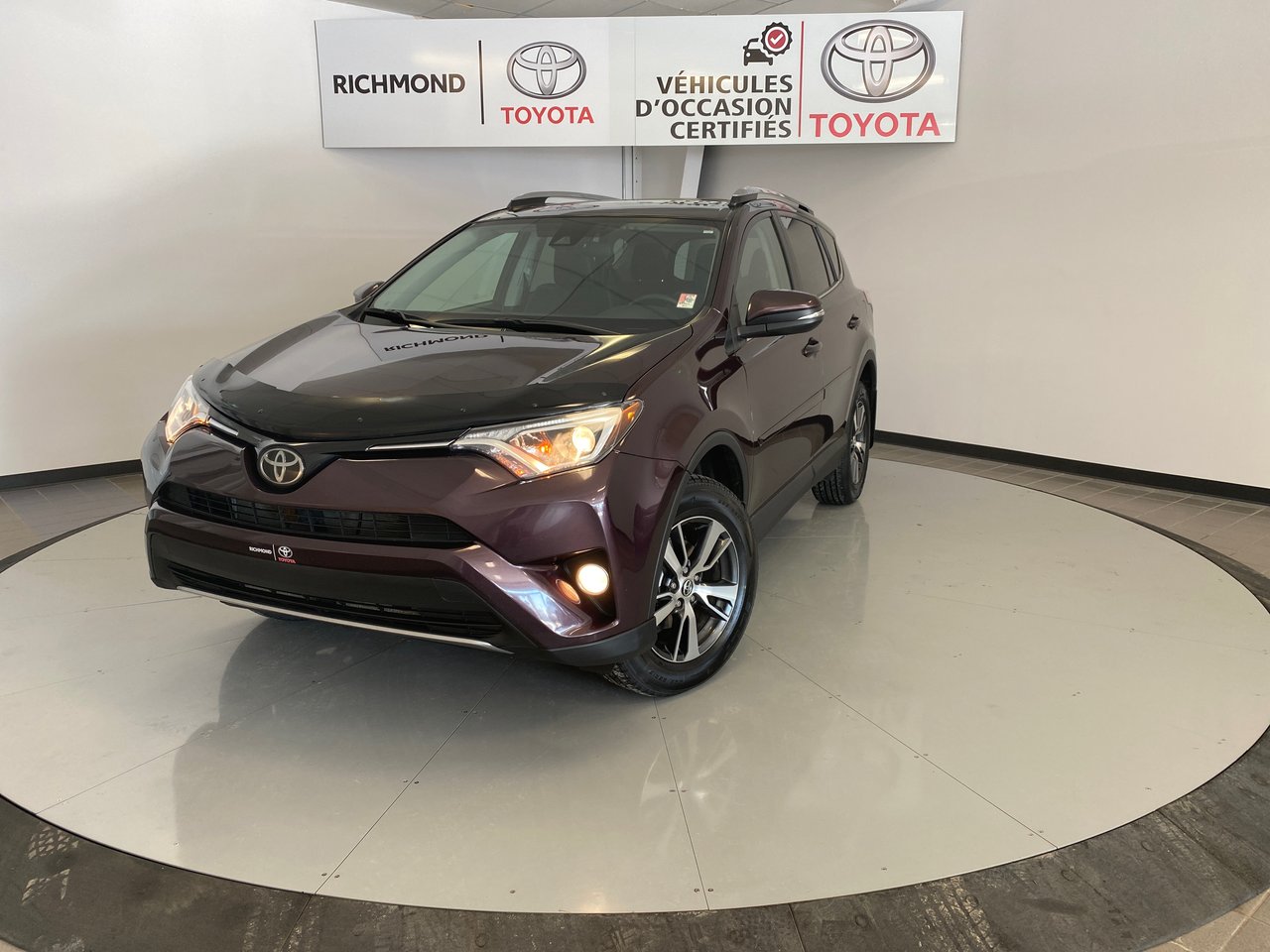 Toyota RAV4 2017 XLE AWD Gr:A *TOIT + MAGS*