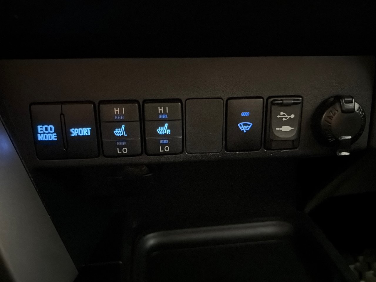 2017 Toyota RAV4 LE-26