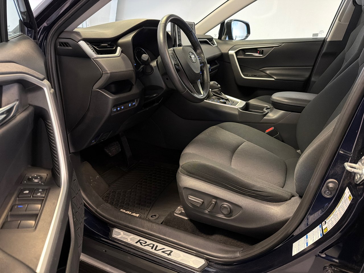 2019 Toyota RAV4 Hybrid XLE-15
