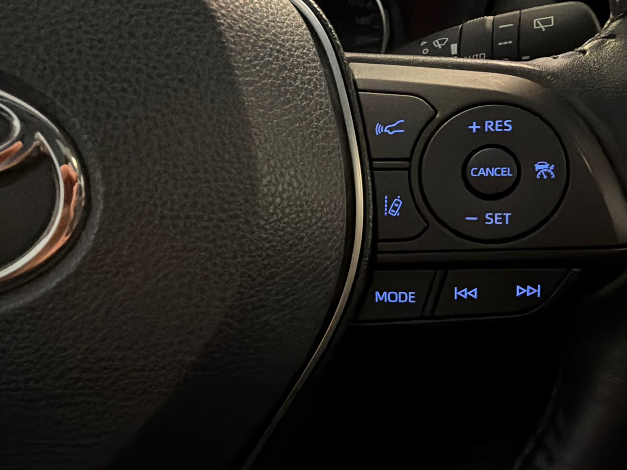 2019 Toyota RAV4 Hybrid XLE-29