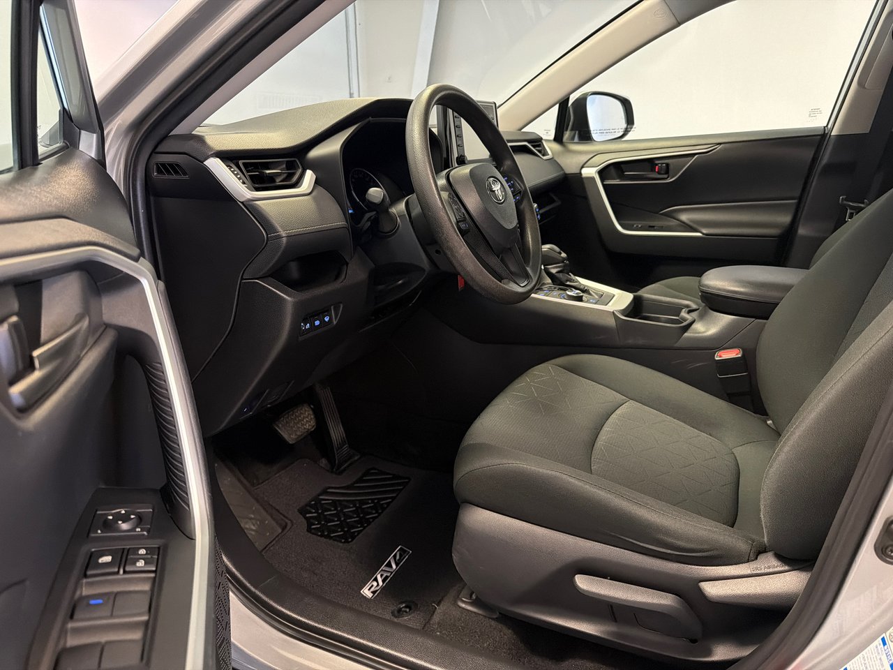 2021 Toyota RAV4 Hybrid LE *TRÈS BEAU VÉHICULE*-12