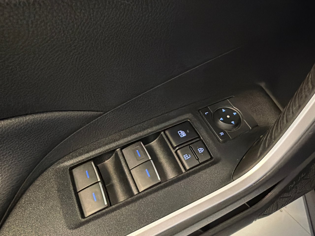 2022 Toyota RAV4 XLE PREMIUM-35