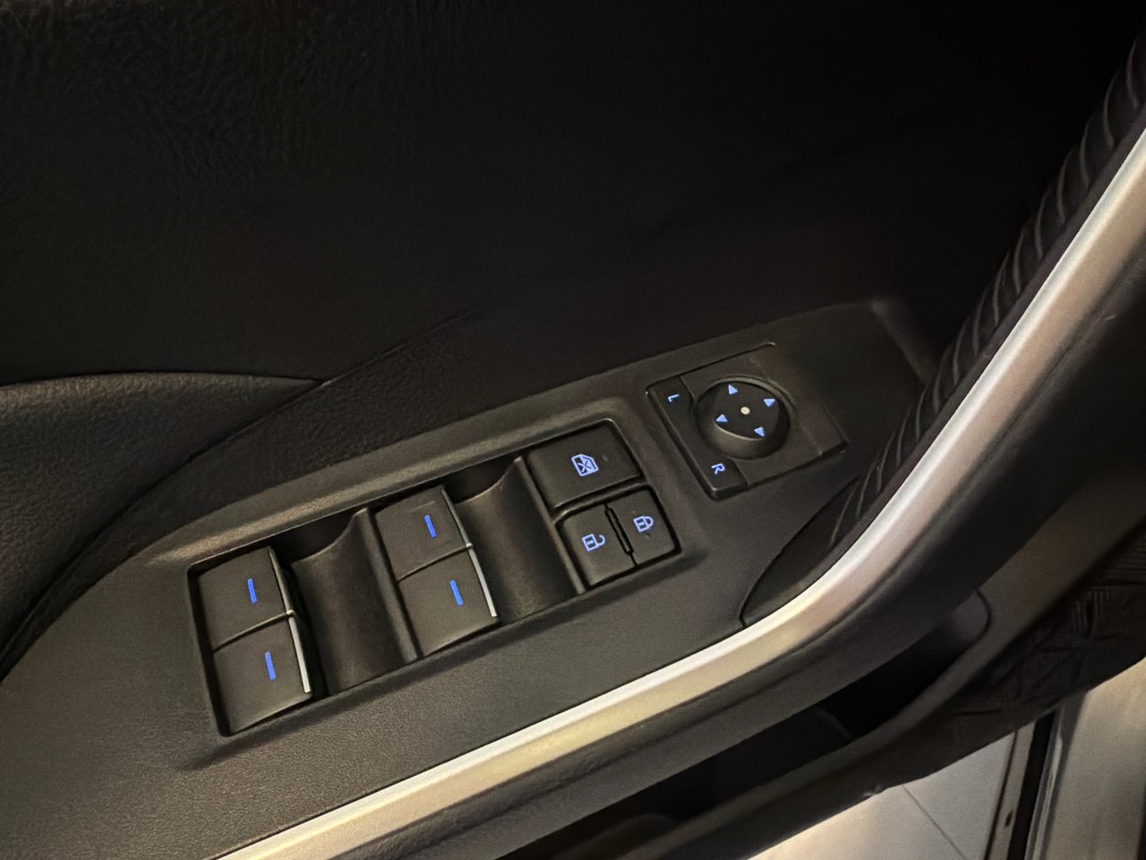2022 Toyota RAV4 Hybrid SE *BAS KILOMÉTRAGE + TRÈS BEAU VÉHICULE*-32