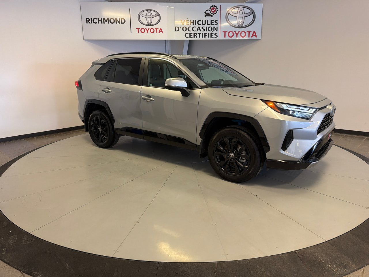 2022 Toyota RAV4 Hybrid SE *BAS KILOMÉTRAGE + TRÈS BEAU VÉHICULE*-10