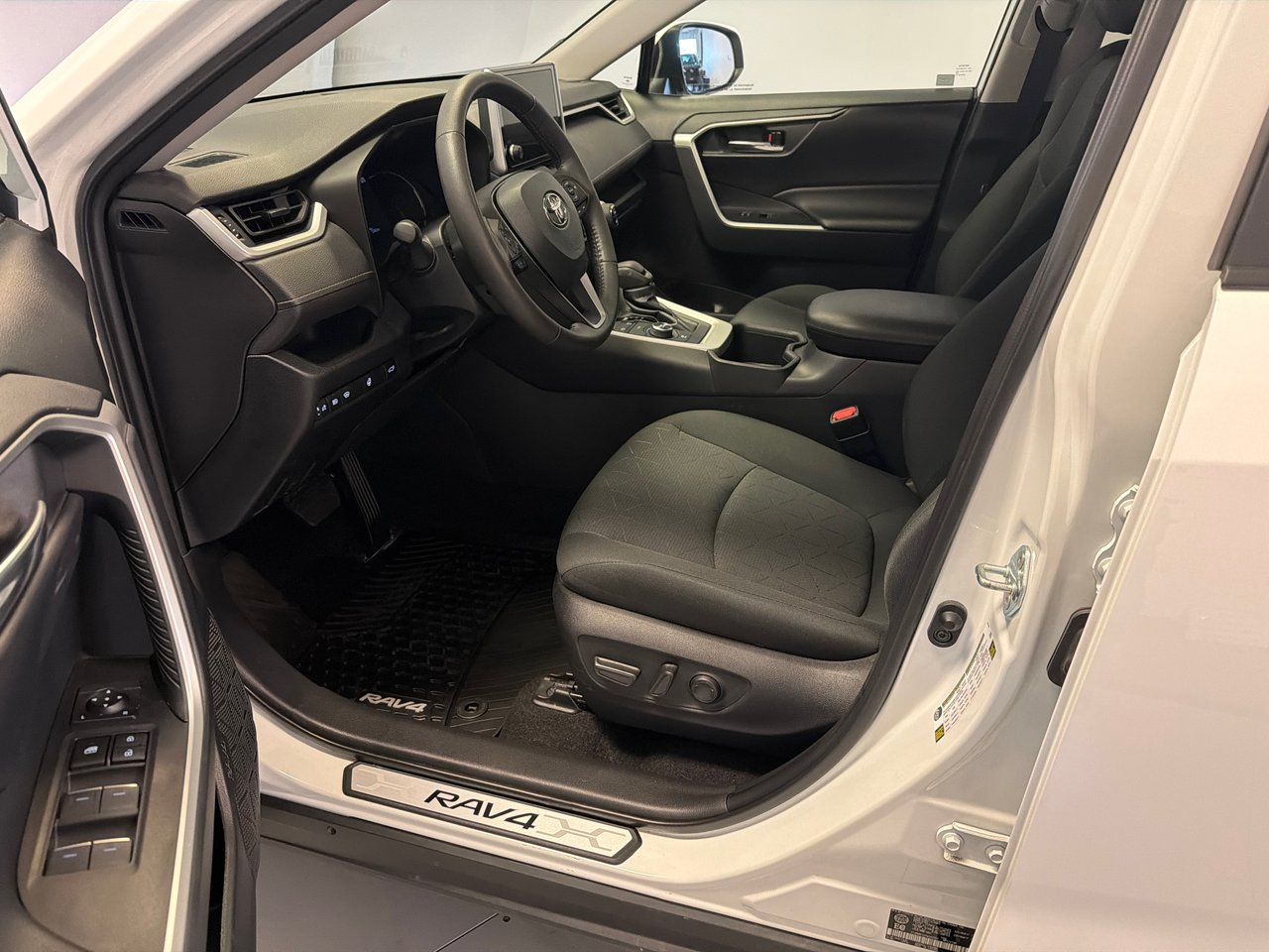 2023 Toyota RAV4 Hybrid XLE-15