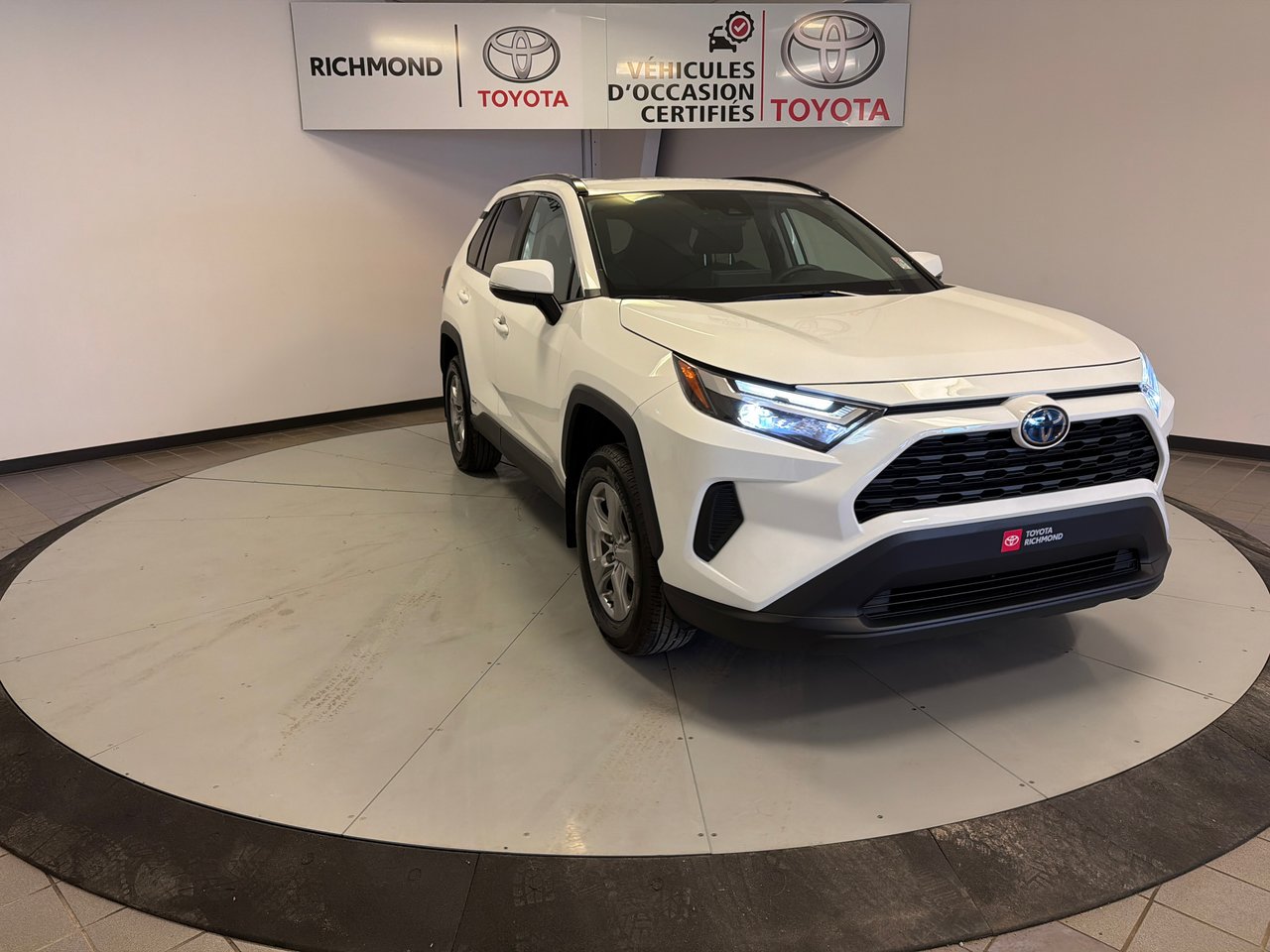 2023 Toyota RAV4 Hybrid XLE-11