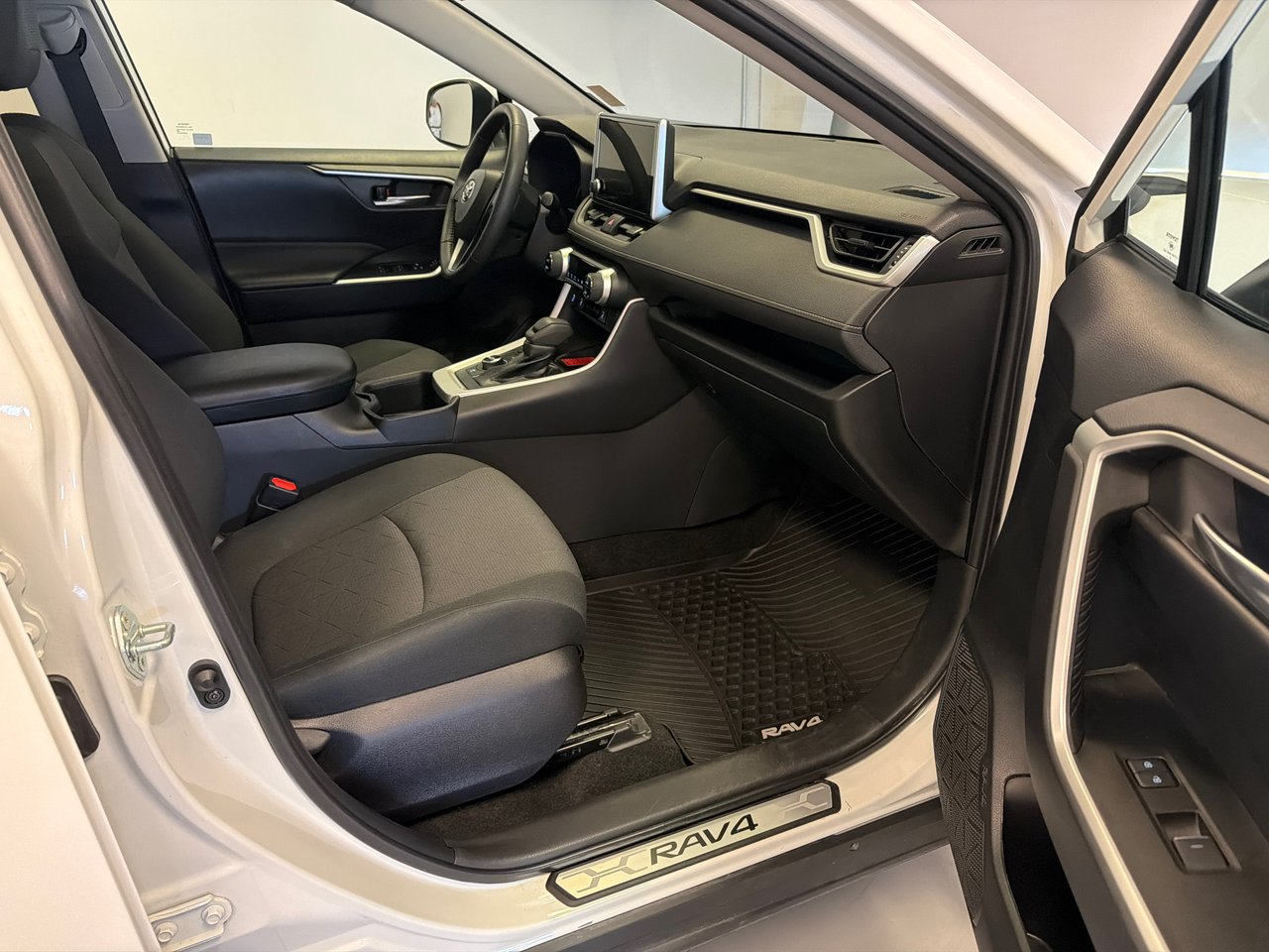 2023 Toyota RAV4 Hybrid XLE-19