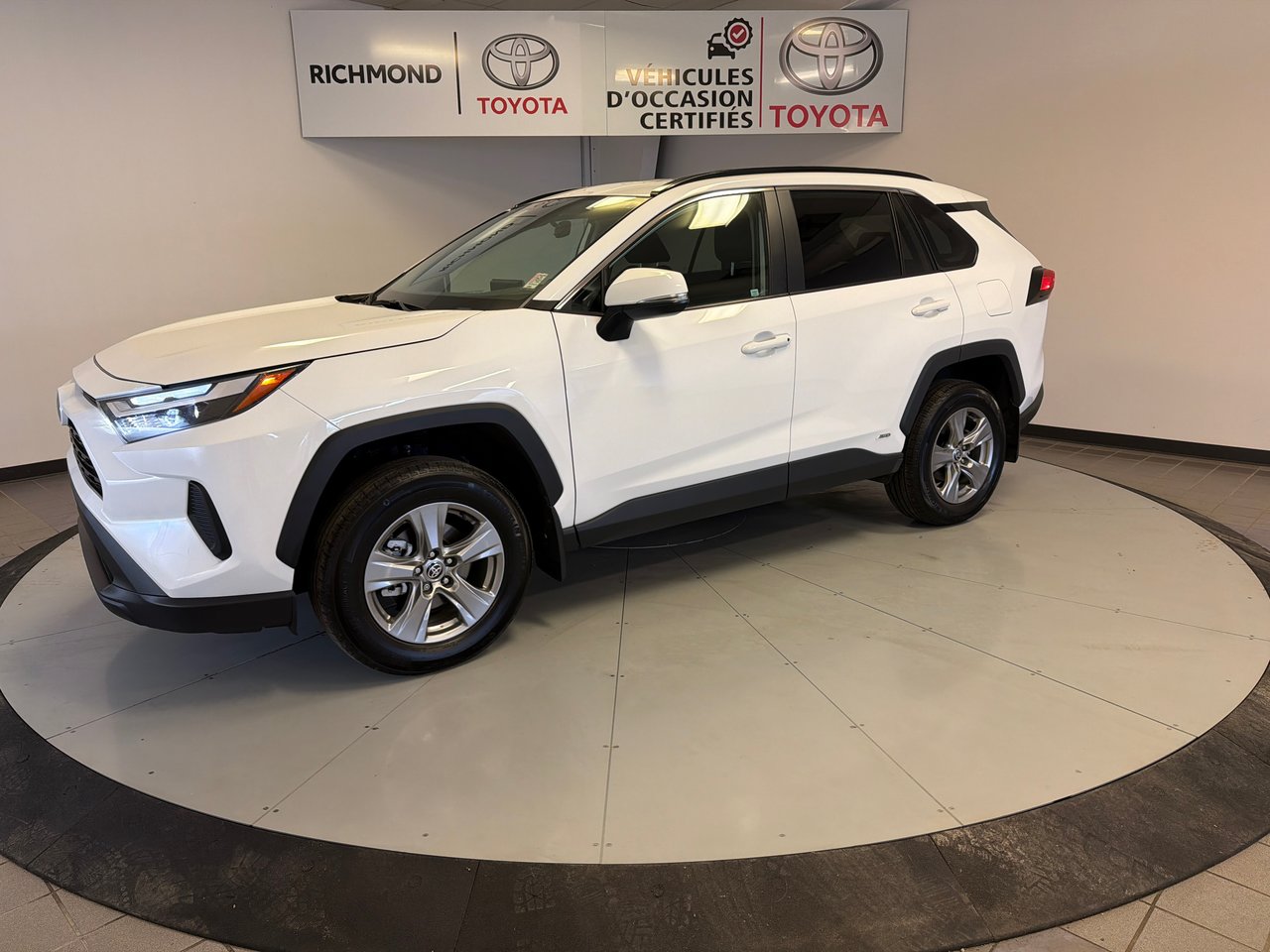 2023 Toyota RAV4 Hybrid XLE-2