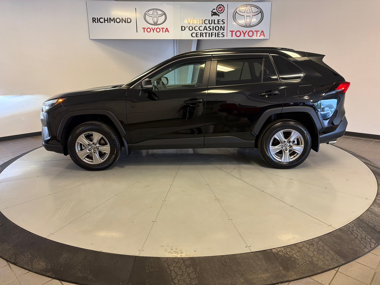 2023 Toyota RAV4 XLE AWD *BAS KILOMÉTRAGE*-3