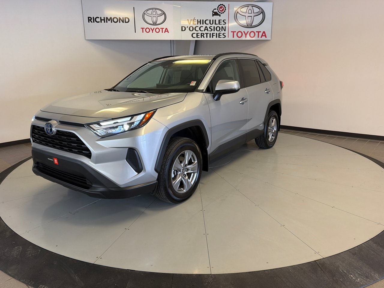2024 Toyota RAV4 Hybrid XLE *TRÈS BAU VÉHICULE!*-1