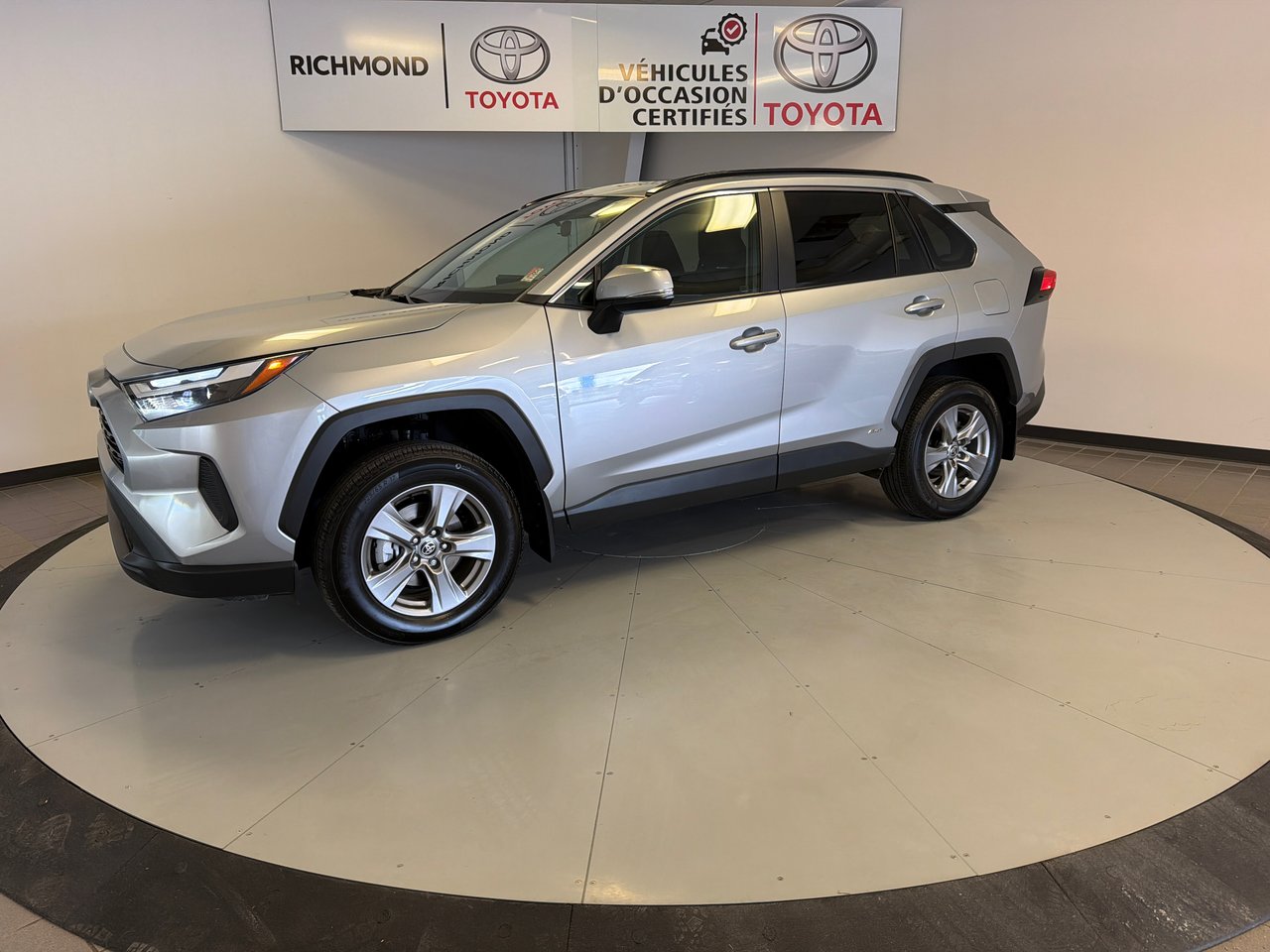 2024 Toyota RAV4 Hybrid XLE *TRÈS BAU VÉHICULE!*-2