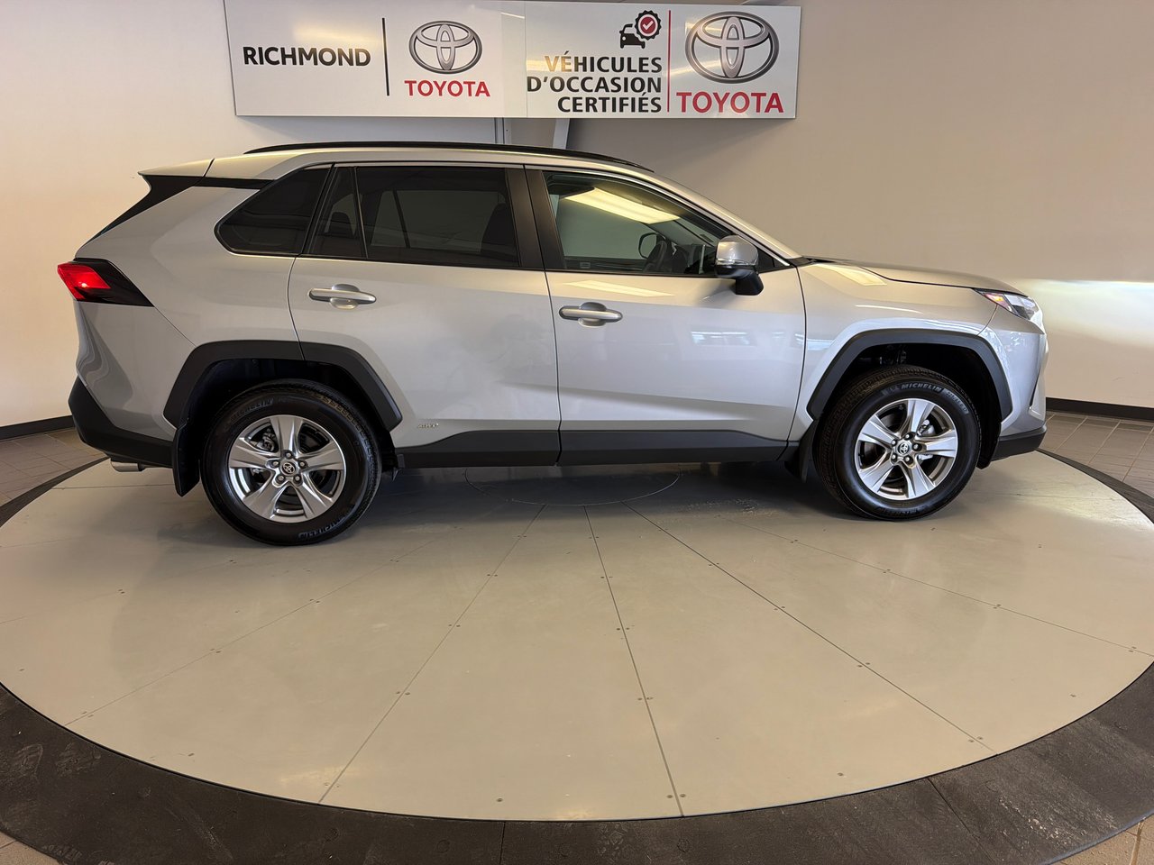 2024 Toyota RAV4 Hybrid XLE *TRÈS BAU VÉHICULE!*-10